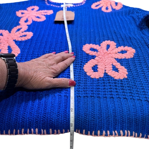 Listicle - Royal Blue Knit sweater with Coral knit Flowers - NWT - size M - Picture 5 of 10